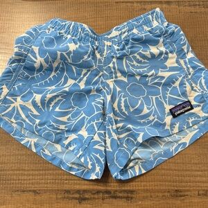 Girls Patagonia Light Blue & White Floral Baggies Shorts - size xs (5/6)